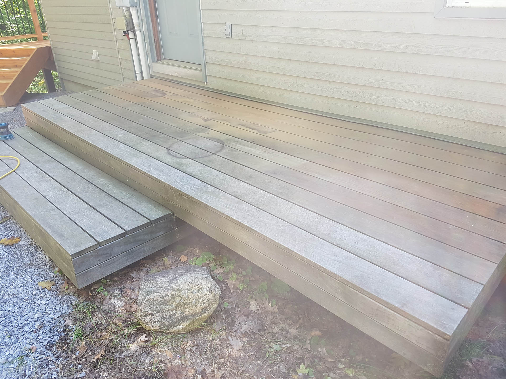 small deck before refinishing